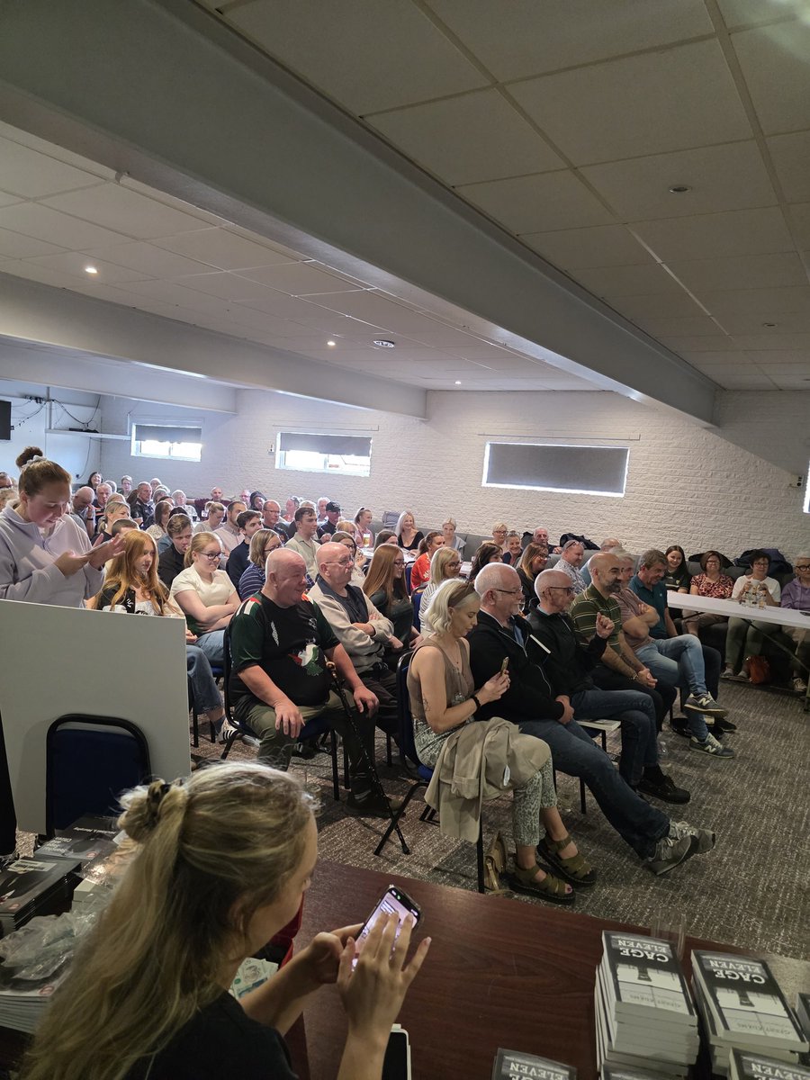 KeithHaughian's tweet image. Fantastic crowd in Lurgan anocht to hear @GerryAdamsSF talk about his new book Cage Eleven.
Questionable choice of socks, but craic was good. Chaired by our very own @CatSeeley