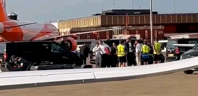 Sobalaje24's tweet image. Victor Gyokres has landed in Luton Airport
He's on his way to the Sobha Reality training centre🇸🇪😁