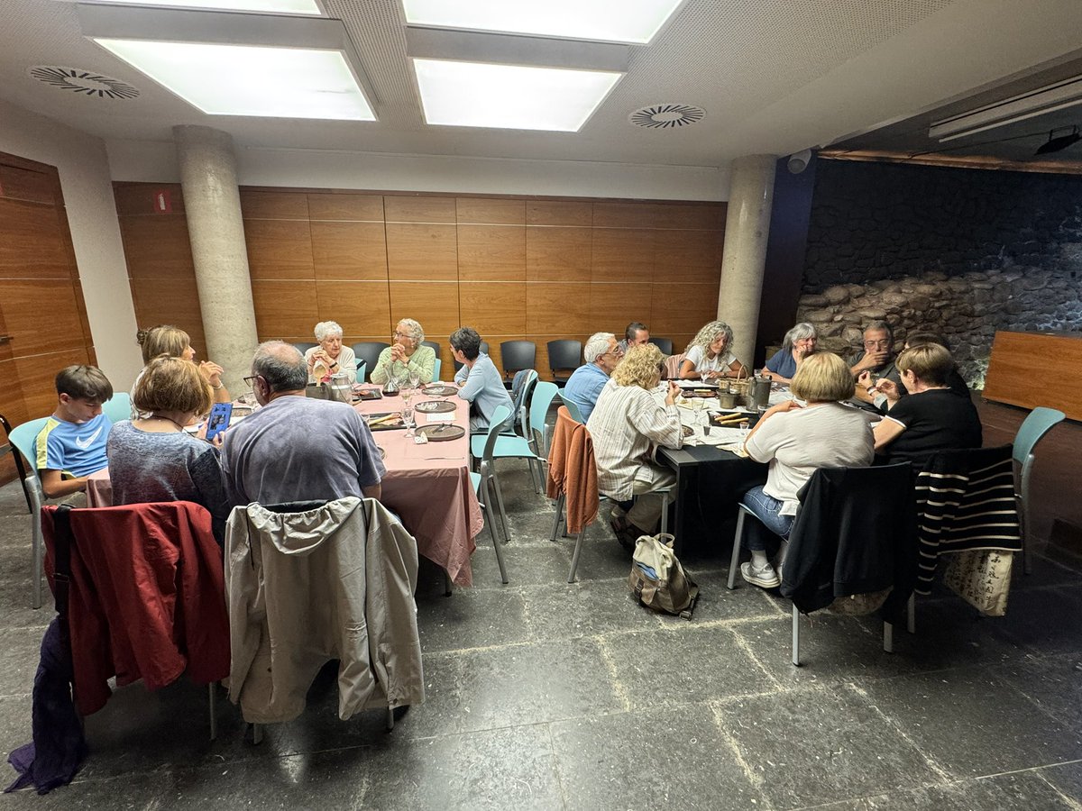 Ajuntament de Ripoll (@aj_ripoll) on Twitter photo “És per sucar-hi pa”, l’activitat que han organitzat el <a href="/monestir_ripoll/">Monestir de Santa Maria de Ripoll</a> i el <a href="/MuseuRipoll/">MuseuRipoll 🎗</a> que ens ha endinsat en la cuina dels monjos i en la cuina tradicional de les nostres contrades. Ha finalitzat amb un sopar de pa amb tomàquet i embotit del ripollès. “És per sucar-hi pa”, l’activitat que han organitzat el <a href="/monestir_ripoll/">Monestir de Santa Maria de Ripoll</a> i el <a href="/MuseuRipoll/">MuseuRipoll 🎗</a> que ens ha endinsat en la cuina dels monjos i en la cuina tradicional de les nostres contrades. Ha finalitzat amb un sopar de pa amb tomàquet i embotit del ripollès.