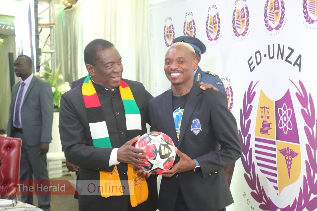 Scottland FC made the highest bid of US$40 000 for a soccer ball signed by President Mnangagwa at the ED UNZA golf prize giving dinner this evening. Funds raised are channelled towards scholarships for disadvantaged university students.