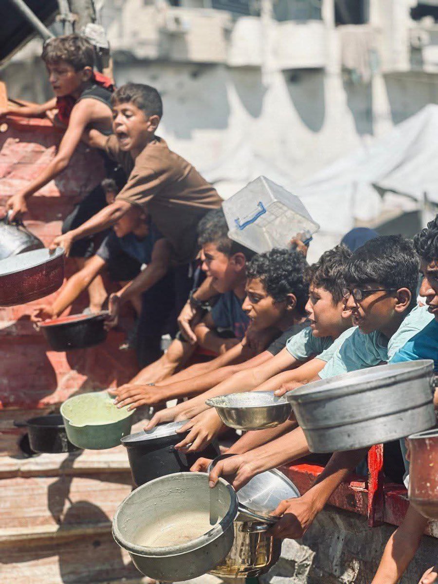 Muhammadi3239's tweet photo. When a regime like Israel condemns you, it likely means you’re on the right side.
A state that kills 30,000+ innocent children and still claims to be “right” has lost all sense of humanity
 #غزه_تموت_جوعاً 
 #GazaIsStarving 
 #FamineInGaza 
 #غزة_تقتل_جوعاً 
 #StarvingGaza https://t.co/DMYMClhZnd
