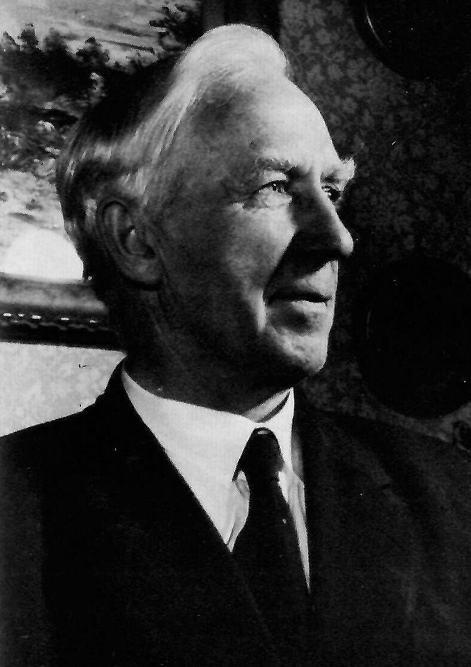Sead_fine's tweet image. Peadar O&apos;Donnell was literally a Gaelic nobleman. Every true Gael would doff his cap to him as overlord.

Descended from High Kings, Gaelic aristocrat, polyglot, cultured, artist, IRA officer, educated, astute.

Your ideal &quot;Gaelstát&quot; leader!

But you&apos;d have him shot as a &quot;Red&quot;?