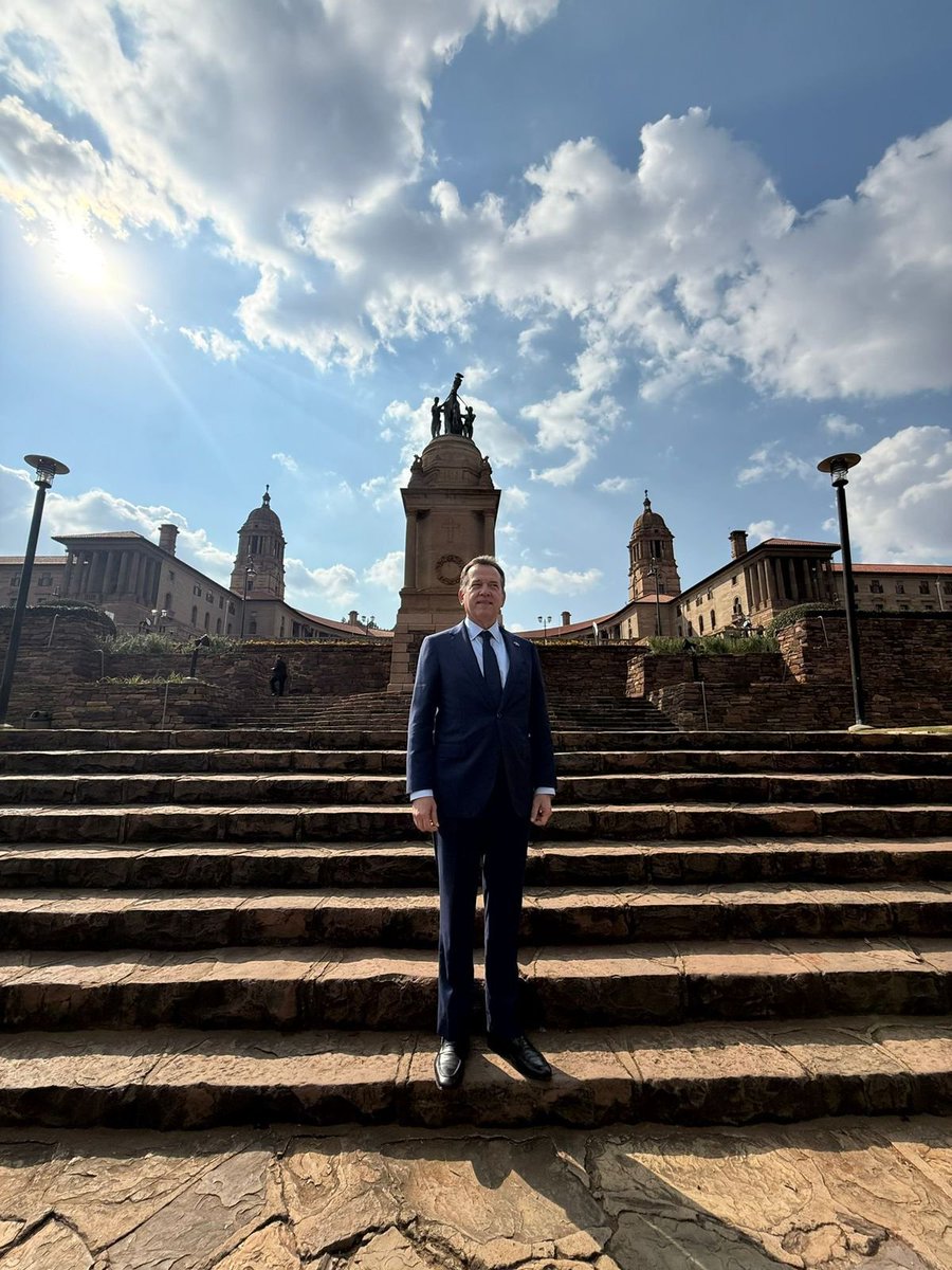 itobisono's tweet image. Cada país tiene símbolos que trascienden. En Sudáfrica🇿🇦, uno de ellos es Nelson Mandela.
Visitar este lugar me permite entender cómo las ideas justas, sostenidas con valentía, transforman naciones.
Que esta inspiración nos guíe en la construcción de una República Dominicana…