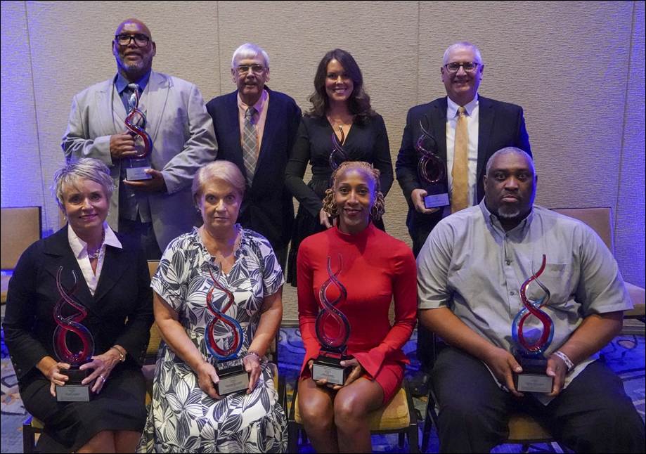 andrewtsimonson's tweet image. The AHSAA presented Westminster OM coach Dale Carrell with the Making a Difference award and honored local state Coach of the Year winners, state championship-winning coaches and Sportsmanship Award winners.
Story: shelbycountyreporter.com/2025/07/25/ahs…