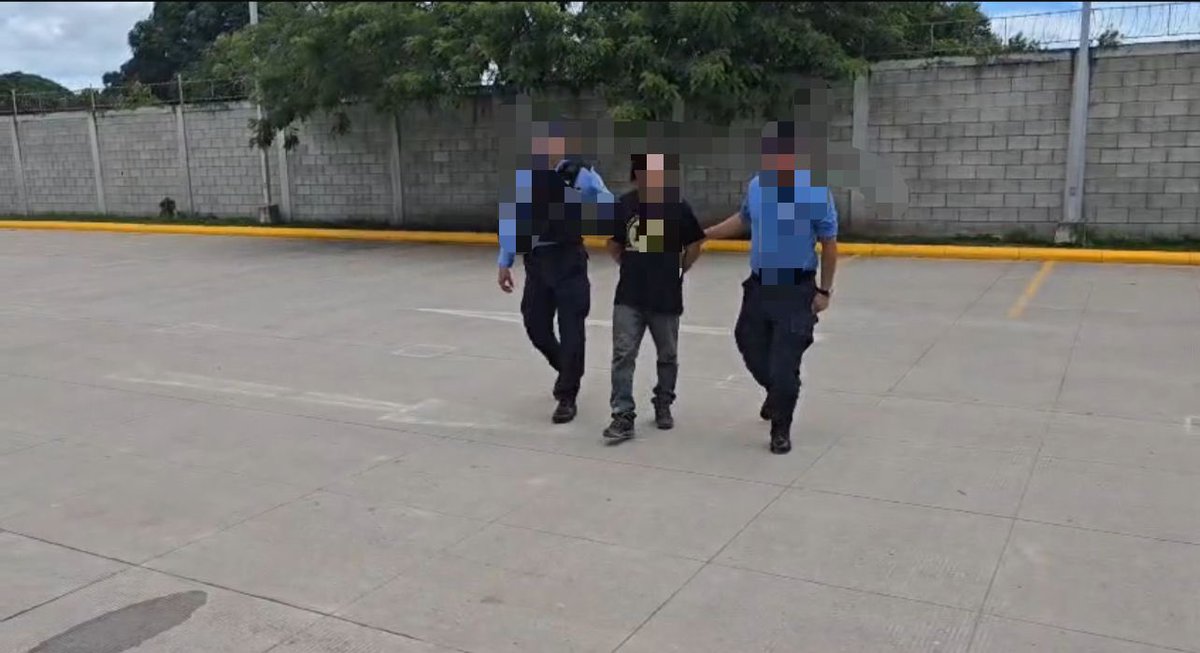 16_umep's tweet photo. Orden judicial 

*Agentes de la UMEP-16 detienen sujeto por el delito de violacion especial*
@PoliciaHonduras https://t.co/CQhaergHDD