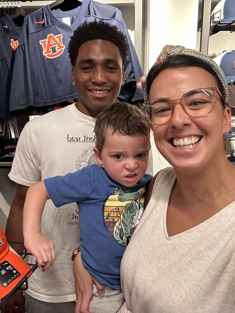 AUFAMILY's tweet image. Auburn + Nike ➡️ fanatics.93n6tx.net/e12qJO