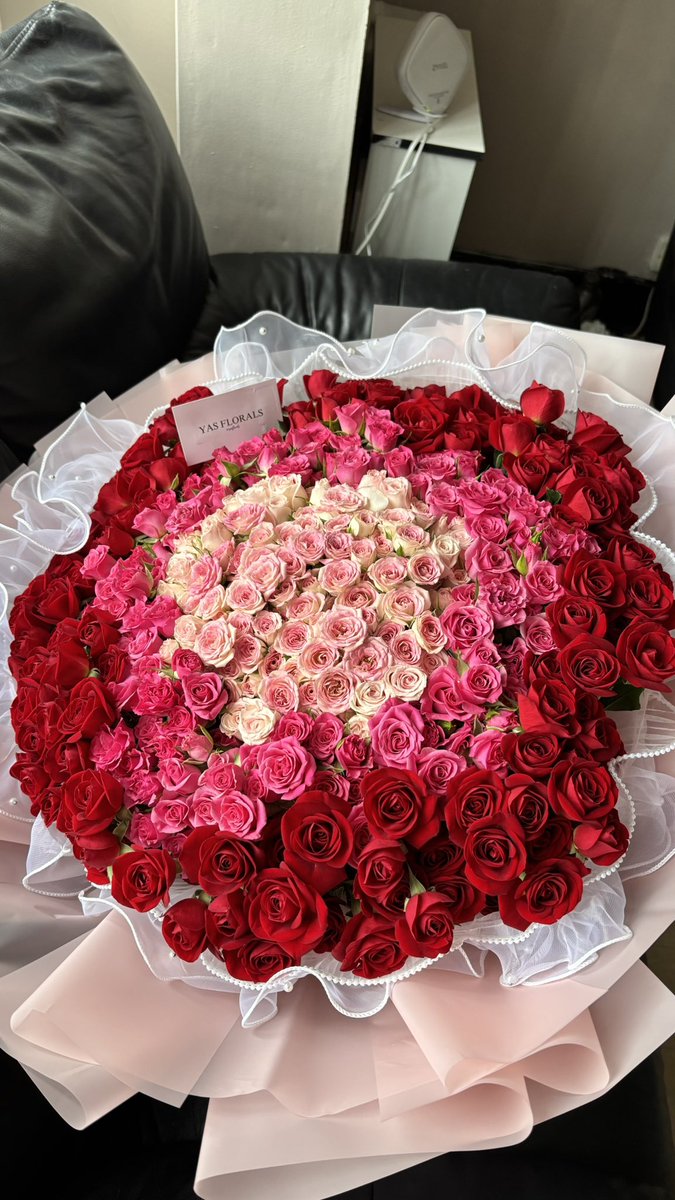 yasflorals's tweet image. 100 ombré roses