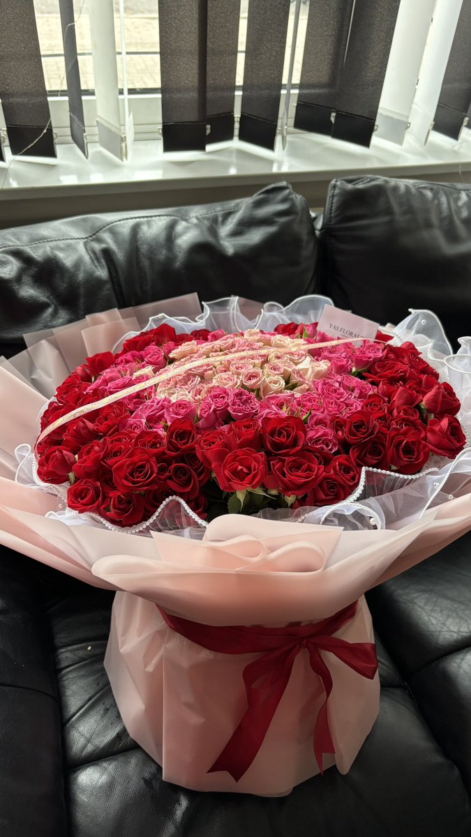 yasflorals's tweet image. 100 ombré roses