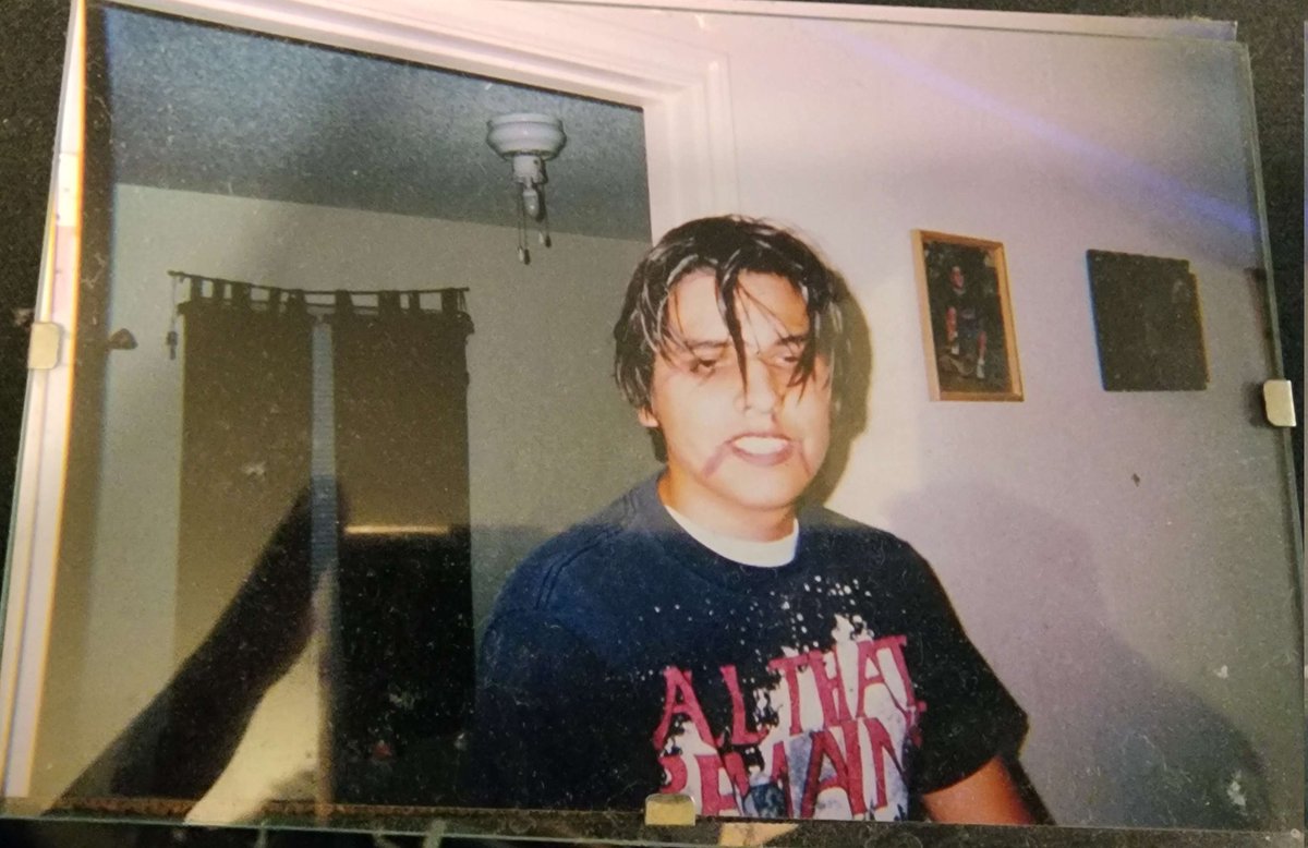 CoShockerREAL's tweet image. Glow up? Or downgrade?

Photos taken almost 15 years apart.