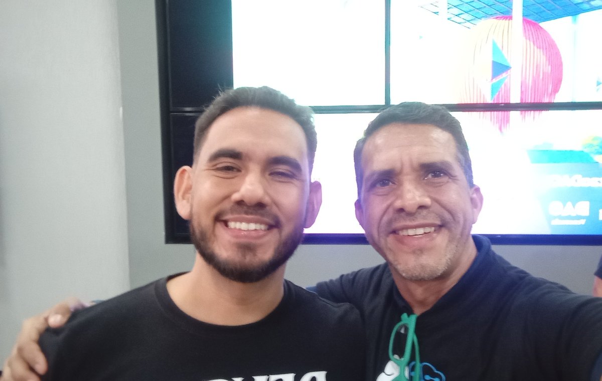 pipiripaos's tweet image. Con el pana @soyJoseLamus de @ETHVenezuela apoyándolo con @DosisWeb3 en la Venezuela Ethereum Day hoy en la UCAB. Eventazo a casa llena....