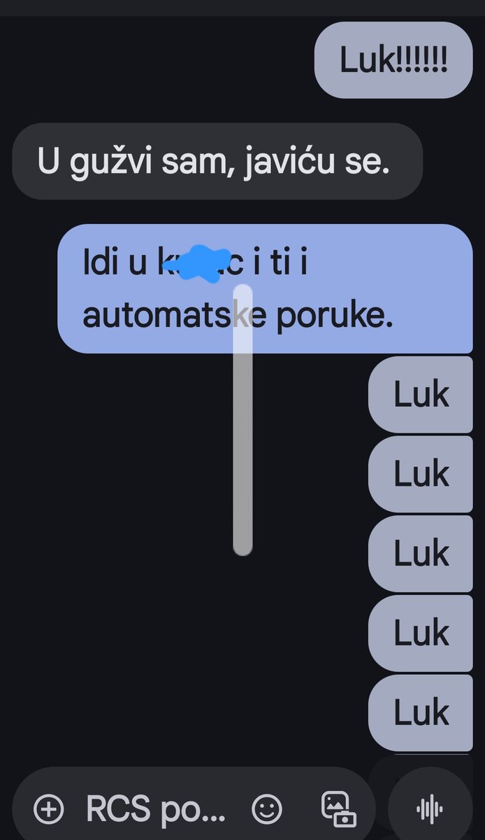 Deda u prodavnici.

Baka uporno zove, ne javlja se.

Poruke onda kreću rafalno, a baka ne bira reči kad je besna što se da videti iz priloženog. 😬😂