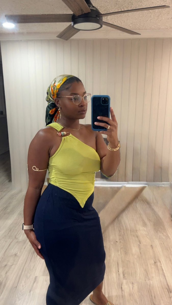 _SimplyTeak_'s tweet image. Cheers to being 30. 🥂💚 
#TheBiggestLeo ♌️