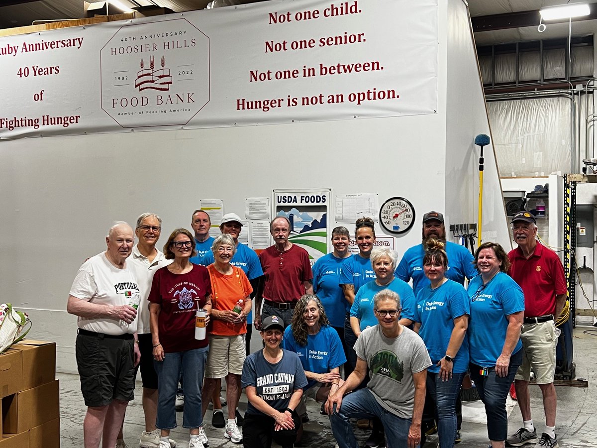 DukeEnergyIN's tweet image. Our teammates rolled up their sleeves and joined Hoosier Hills Food Bank & Bloomington Rotary Club to help pack food boxes for delivery to those in need. We appreciate Hoosier Hills Food Bank, their work in the community, and for allowing our team to contribute to their mission!