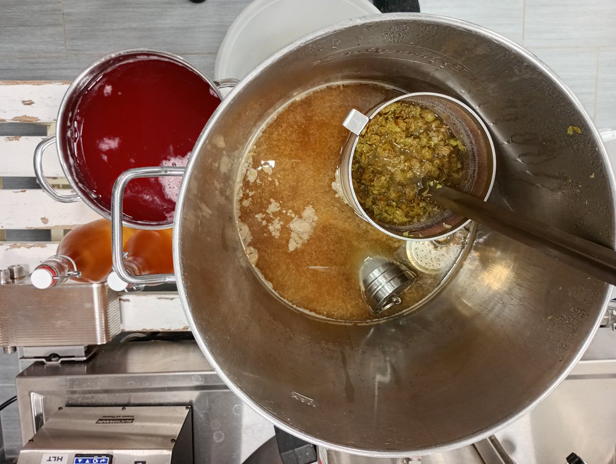 Brew#167: Brewed "Mystical Garden" Fruited Saison (beercalc.org/?t=272112)

Small batch brew of a Saison with Rhubarb and Elderflower from RC's Garden.

Every year RC gives me something from his garden that I turn into a brew for his garden party.