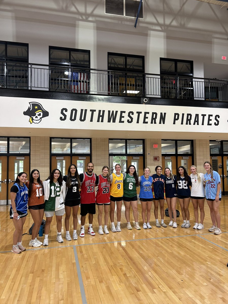 HUGE thank you to all of our campers and camp staff for an awesome youth basketball camp this week! We cannot wait to see you in the stands of the Robertson Center this season! 
Go Pirates! 🏴‍☠️