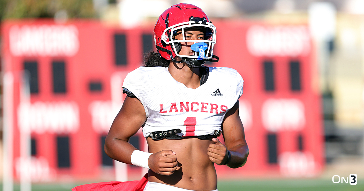 Max Torres (@mtorressports) on Twitter photo Oregon's Defensive Flip Candidates in the 2026 Class
Dan Lanning and the Ducks have the nation's No. 7 class and are working to add more blue-chip talent before pen meets paper in December. 
Story🗞️: on3.com/teams/oregon-d… (On3+) Oregon's Defensive Flip Candidates in the 2026 Class
Dan Lanning and the Ducks have the nation's No. 7 class and are working to add more blue-chip talent before pen meets paper in December. 
Story🗞️: on3.com/teams/oregon-d… (On3+)