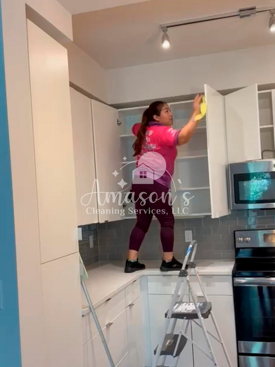 AmasonsCleaning's tweet image. 🥫🧽Say goodbye to crumbs, dust, and spills. Our cabinet cleaning service makes every shelf shine—so your kitchen stays fresh, clean, and organized! #CabinetCleaning #KitchenFreshness #DeepCleaningService #SpringTXCleaners #CypressTXHomes #TidyKitchen #TheWoodlandsCleaning