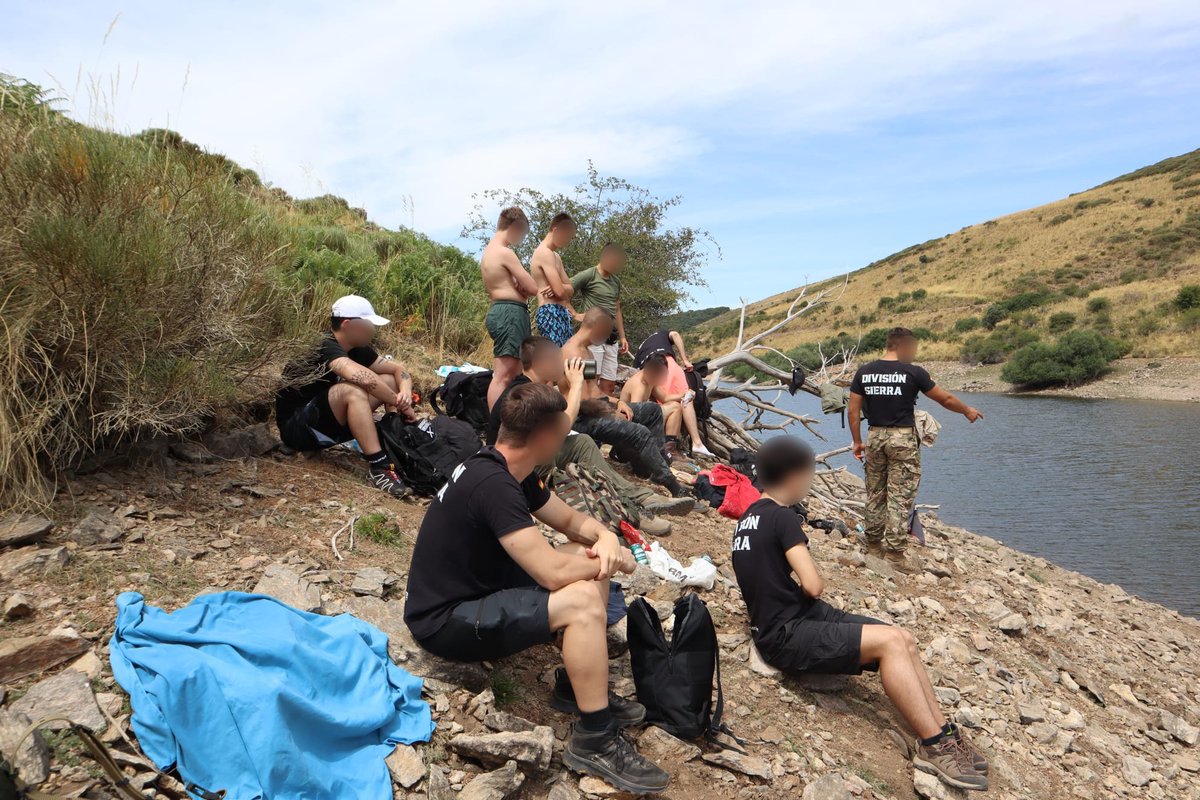 La ética del esfuerzo, del sacrificio y el desinterés, no se posee sin más, se ejercita cada día. Y la montaña es su mejor escuela. Escuela también de amistad y camaradería, de sencillez y frugalidad, de humildad y de fuerza. En ella aprendemos las leyes elementales de la vida.