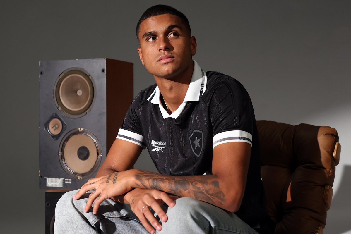 base_botafogo's tweet image. Trajado com a nova Camisa Away do Glorioso! 👔🌟 #Aura90
🖥️ Compre a sua já: bit.ly/456EYGH