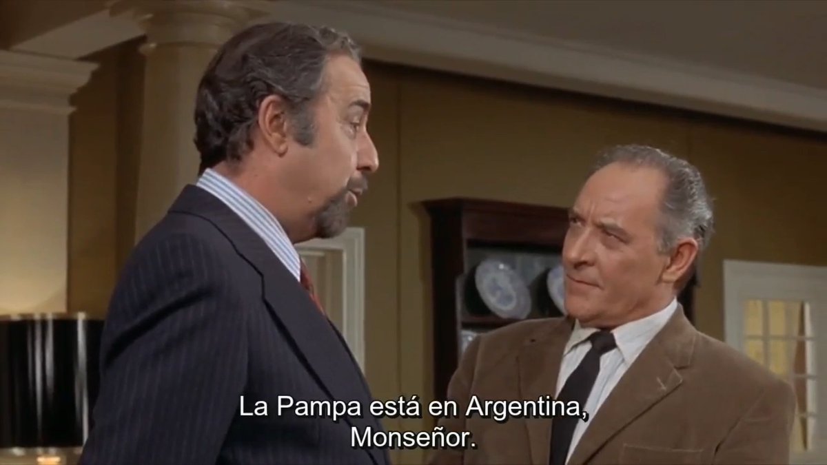 aguzzh_'s tweet image. En "El discreto encanto de la burguesía (1972)", Buñuel fue tan surrealista que hasta mencionó la existencia de La Pampa.