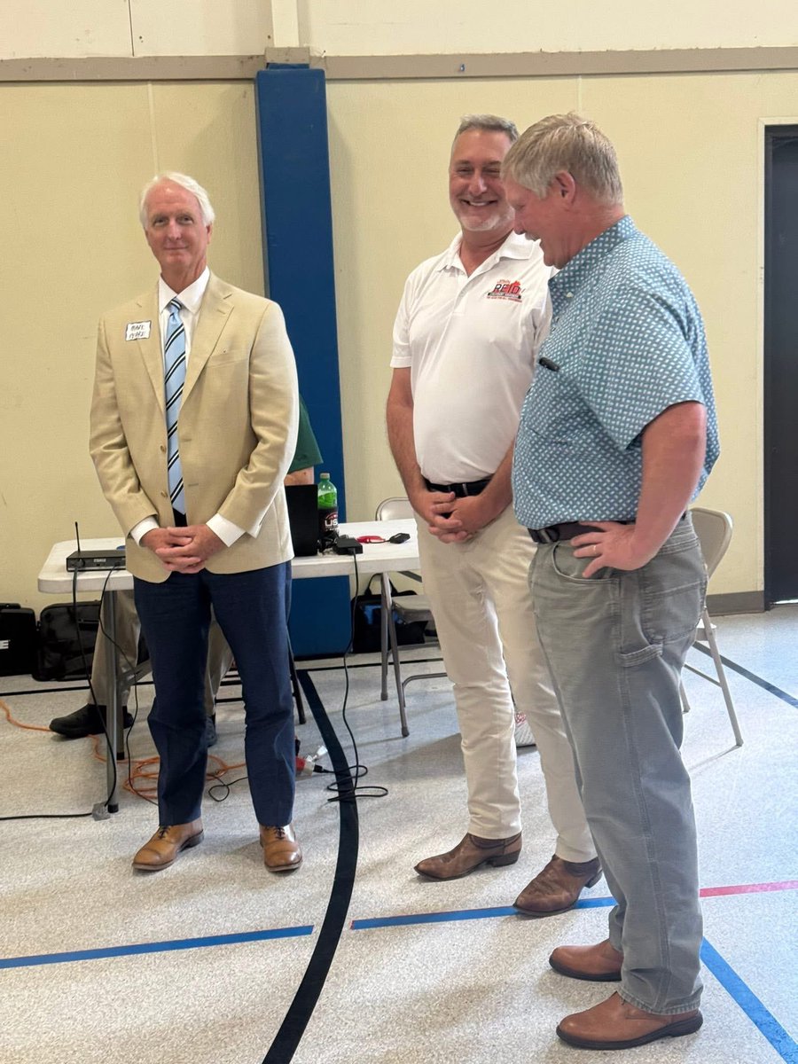 I was so glad we braved the heavy traffic and accidents to get out of the city and to the Shenandoah Valley yesterday!

A huge crowd assembled for the 6th Congressional District Summer picnic. So thankful to be asked to deliver the keynote speech and even more appreciative that