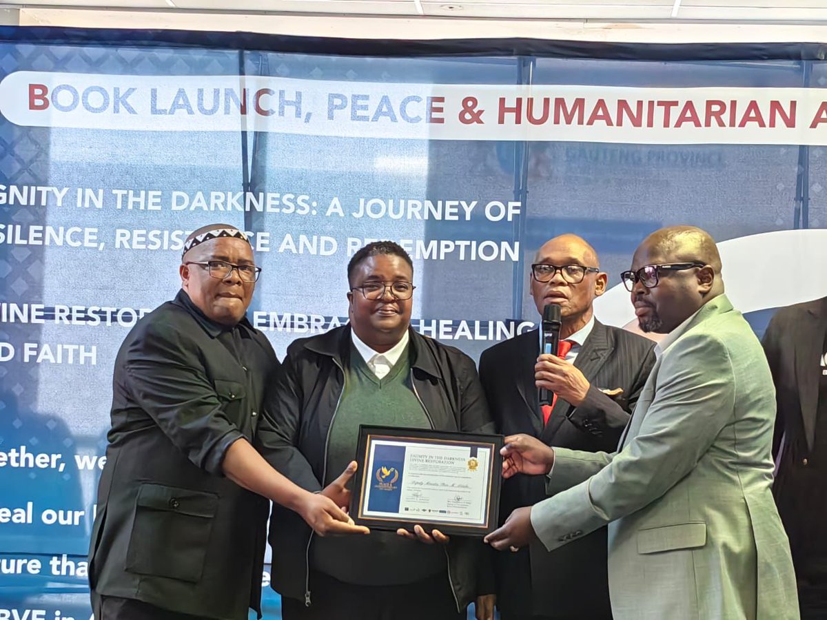 DWYPD_ZA's tweet image. 🌟 Honouring Leadership 🌟
Deputy Minister @msletsike received the Peace and Humanitarian Award today during the launch of Dignity in the Darkness by Professor Mbulelo Dyasi and Divine Restoration by Pastor Enoch Phiri.
