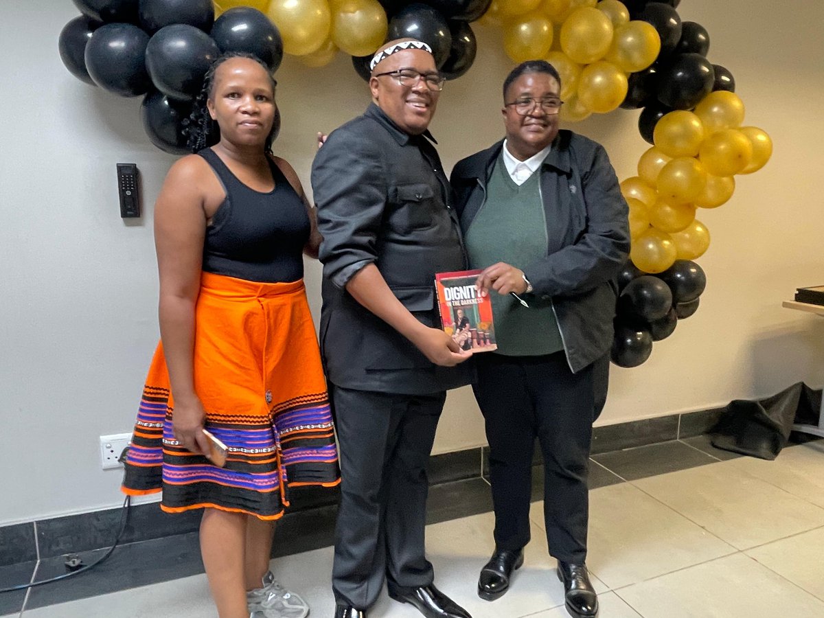 DWYPD_ZA's tweet image. 🌟 Honouring Leadership 🌟
Deputy Minister @msletsike received the Peace and Humanitarian Award today during the launch of Dignity in the Darkness by Professor Mbulelo Dyasi and Divine Restoration by Pastor Enoch Phiri.