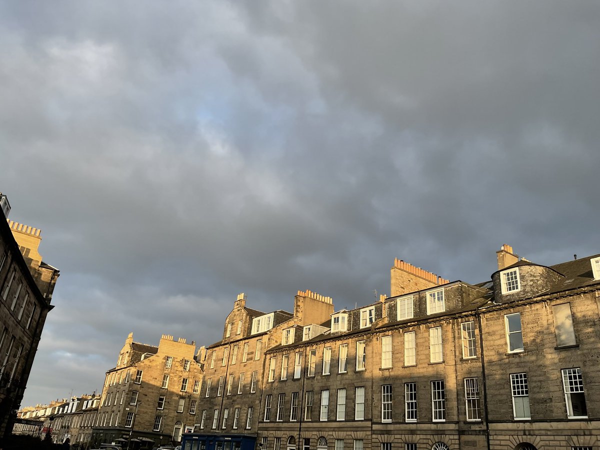 PotterVillamil's tweet image. dark summer sky