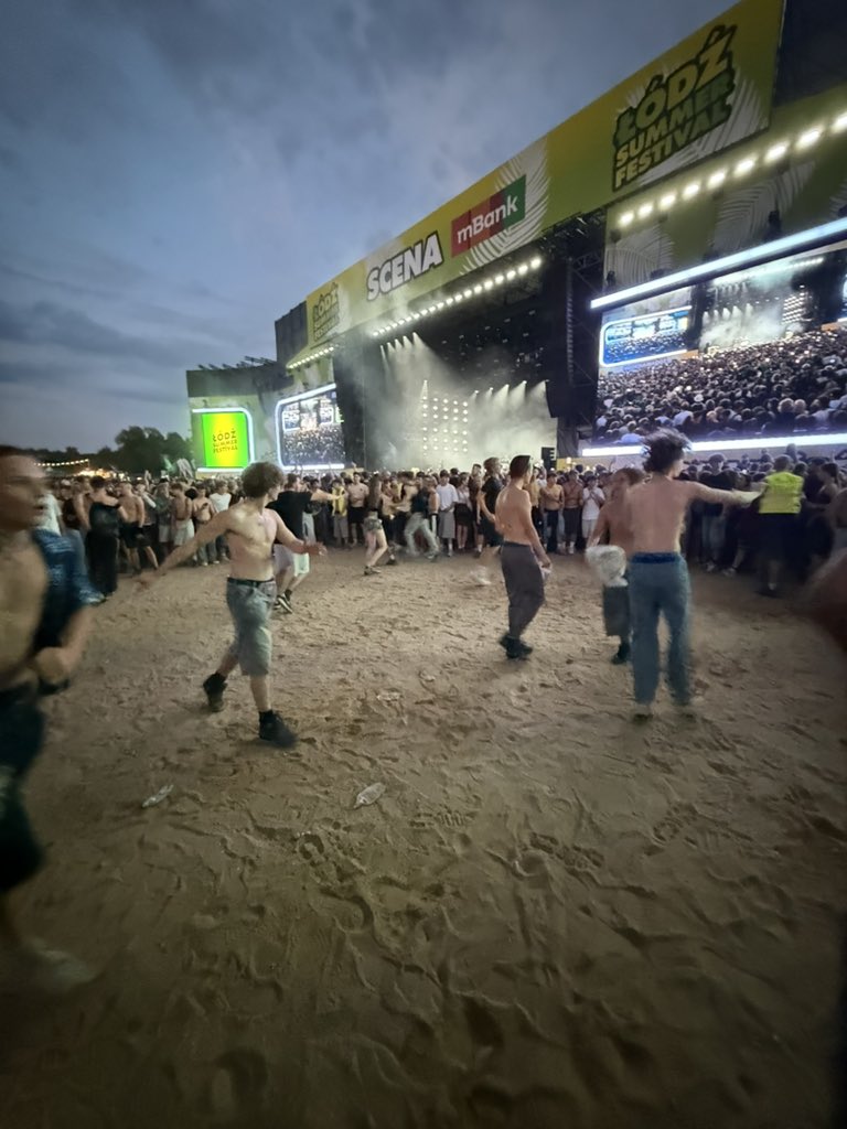 halo tt.lodz, to nie trzęsienie ziemi, to koncert bambi

co się odjebało to hit