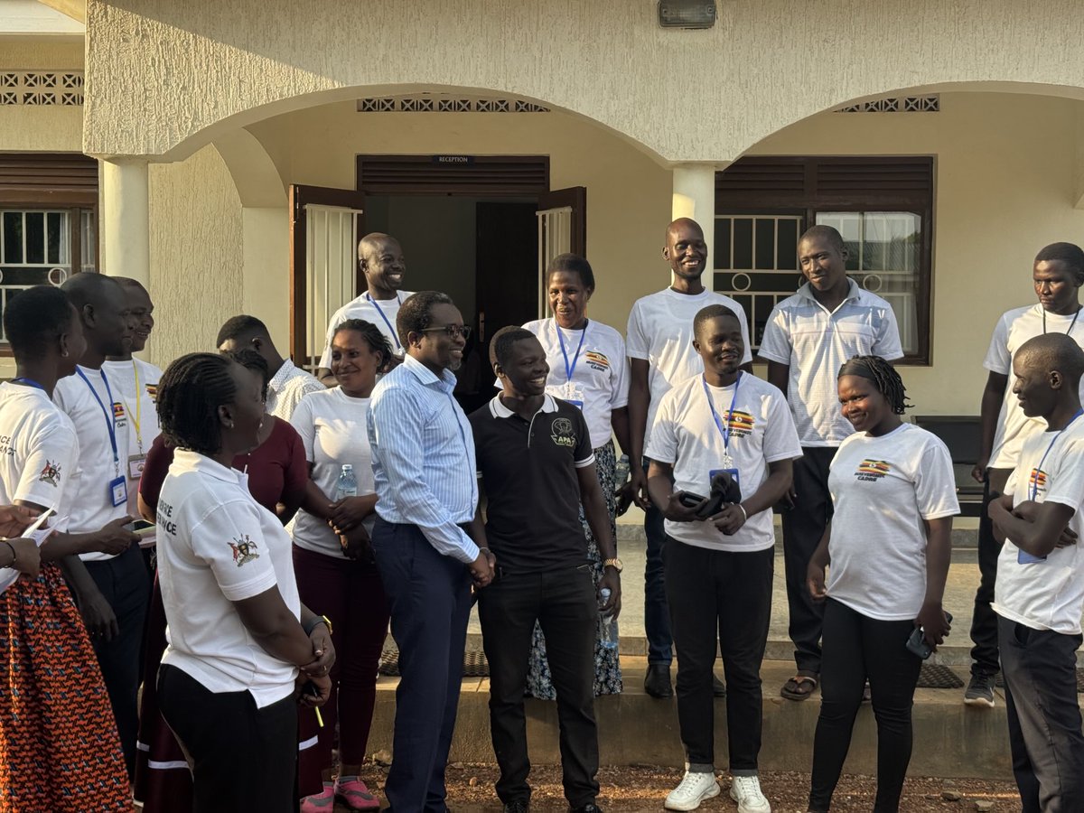 KennethOmona's tweet image. I was happy to meet these amazing young people - MUSEVENOMICS CADRES , who unpack President @KagutaMuseveni ‘s Ideology and Strategy for Socio - economic and Structural Transformation.
I thank @OWC_ug for mentoring and empowering them.
Tugeza, TULUMBE 👍