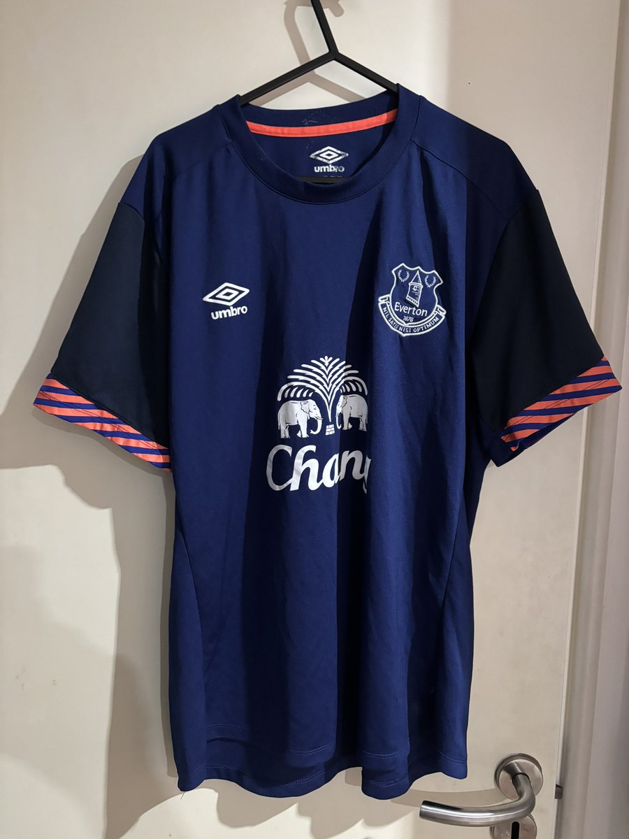 TrickorTweet0's tweet image. Been adding tons of programmes and Everton pieces on the @EvertonHeritage eBay page this summer. Check them out
ebay.us/m/vaWSPf