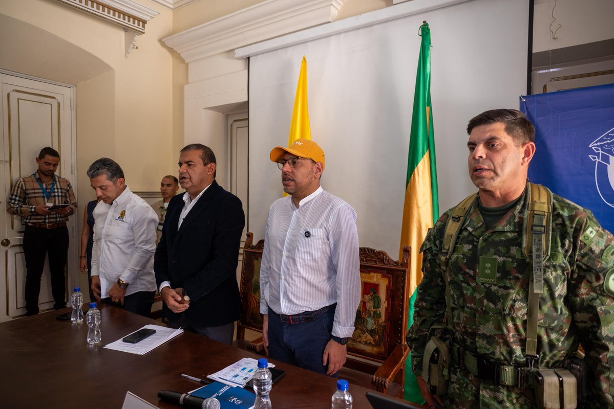Julián Molina Gómez (@julianrmolinag) on Twitter photo $20 mil millones es la inversión del <a href="/Ministerio_TIC/">Ministerio TIC</a> destinada a conectar a 2.368 hogares rurales en 11 municipios del #Cauca.
Desde #Popayán verificamos los avances del convenio con la Gobernacion del Cauca <a href="/GobCauca/">Gobernación del Cauca</a>, que contempla el despliegue de más de 660 km de fibra óptica $20 mil millones es la inversión del <a href="/Ministerio_TIC/">Ministerio TIC</a> destinada a conectar a 2.368 hogares rurales en 11 municipios del #Cauca.
Desde #Popayán verificamos los avances del convenio con la Gobernacion del Cauca <a href="/GobCauca/">Gobernación del Cauca</a>, que contempla el despliegue de más de 660 km de fibra óptica