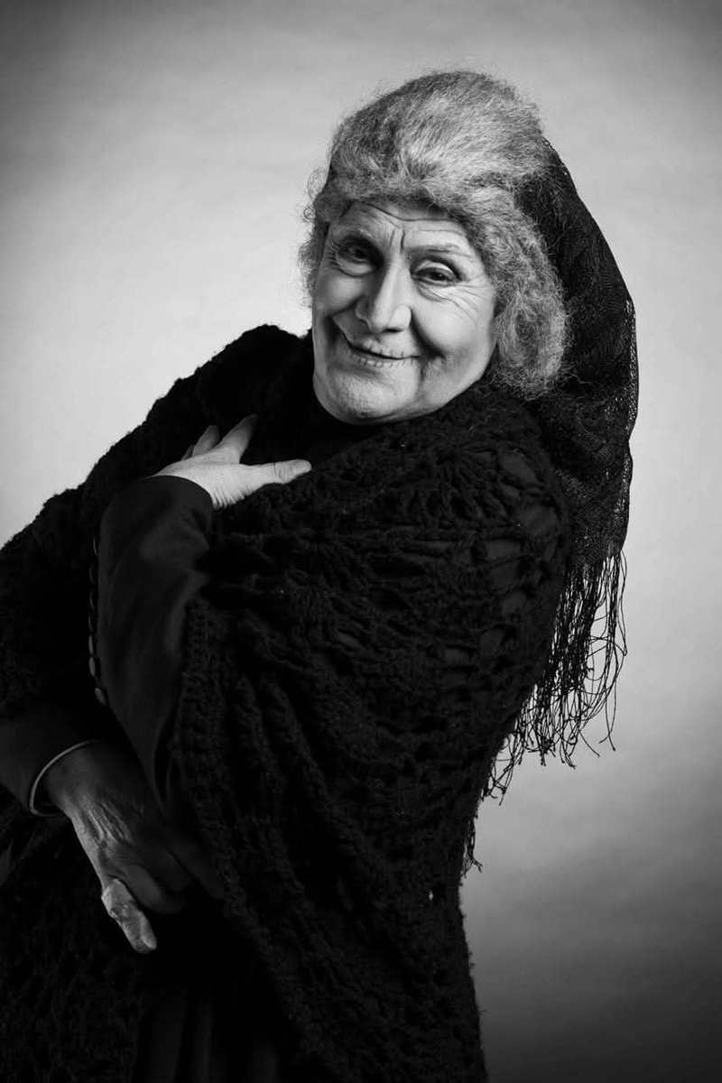 ¡Amigos queridos!
Nos vemos este domingo 27 de julio a las  7:30 pm en el teatro Wilberto Cantón. Mi musical "La Casa de Bernarda Alba" y Poncia los esperan con mucho cariño. ¡No te la puedes perder! Gracias. Alexandro Celia