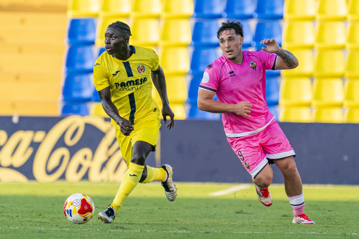 CanteraGrogueta's tweet image. El Villarreal B de David Albelda se estrena en pretemporada a lo grande. El filial amarillo se ha impuesto al Castellón B por 5-0 en el Mini Estadi.

⚽️⚽️ Albert
⚽️ César Bonafé
⚽️ Arenzana
⚽️ Jordi

¡A seguir así!