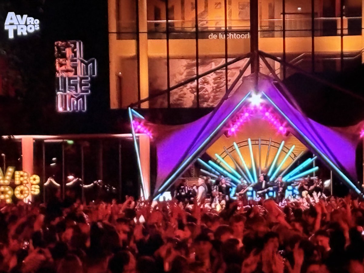 JoukedeVries's tweet image. Leeuwarden wordt steeds gezelliger. Muziek op het Zaailand. Ik zou er gaan studeren. Campus Friesland!!!