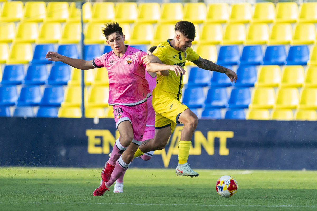 CanteraGrogueta's tweet image. El Villarreal B de David Albelda se estrena en pretemporada a lo grande. El filial amarillo se ha impuesto al Castellón B por 5-0 en el Mini Estadi.

⚽️⚽️ Albert
⚽️ César Bonafé
⚽️ Arenzana
⚽️ Jordi

¡A seguir así!