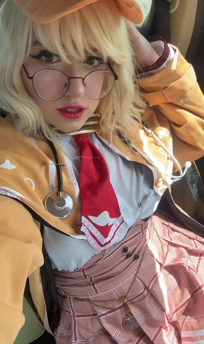 VanityUwU's tweet image. Going to my local con last second at 4 pm because I was given a free day pass 💀
AMEE ONCE MORE !!!!!