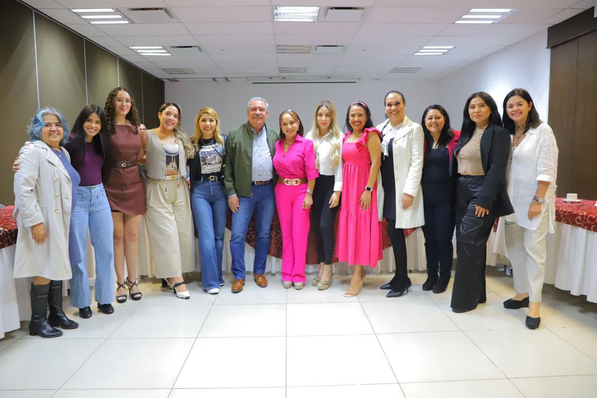 raulmoronO's tweet image. En reunión con el Bloque en Defensa de los Valores de la 4T, externé las conclusiones de mi diálogo con la Presidenta de México, @Claudiashein. Estamos listos para reforzar nuestro trabajo por la unidad y la organización del movimiento, junto al pueblo de Michoacán.…