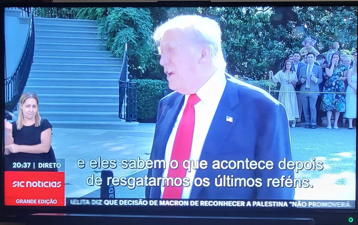 carlos_jb_paz's tweet image. Está um chanfrado na minha TV...