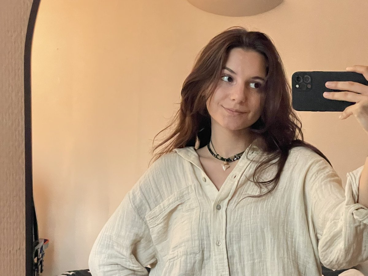jmapelsarah's tweet image. jsuis en stream avec une chemise mais sans cravate vu que visiblement ça pique certains zommes dans leur ego…
twitch.tv/jmapelsarah