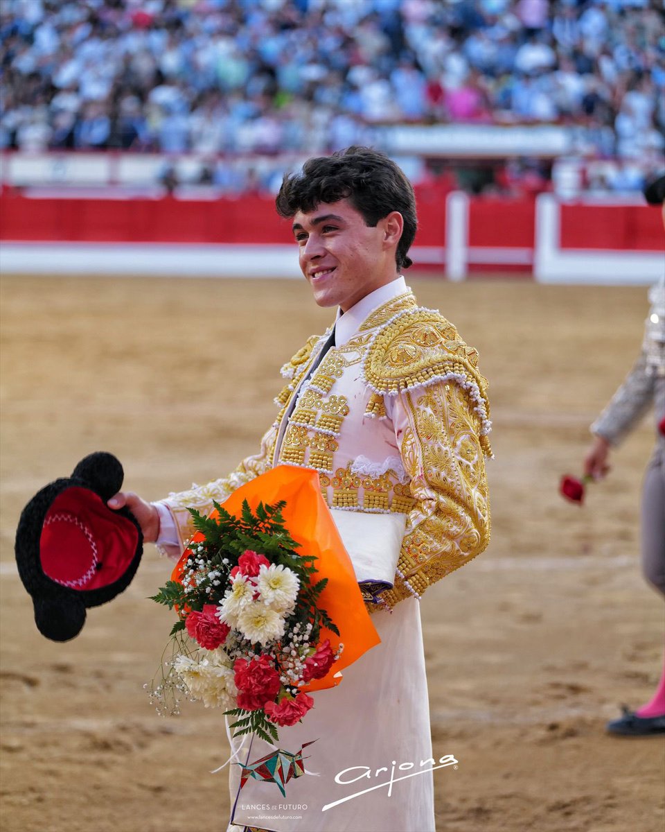 Lances de Futuro (@lancesdefuturo) on Twitter photo 🔵Santander🔵
Vuelta al ruedo para Jarocho en el sexto toro de la tarde de <a href="/victorinotoros/">Victorino Martin</a> .
#feriadelnorte #santander #toros 🔵Santander🔵
Vuelta al ruedo para Jarocho en el sexto toro de la tarde de <a href="/victorinotoros/">Victorino Martin</a> .
#feriadelnorte #santander #toros