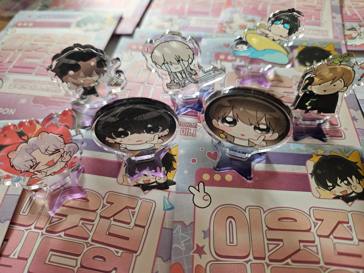 azoo_pik's tweet image. The mini acrylic stands are so cute 😍😍😍 Please save me TT i need a full set 😭😭😭
#이웃집길드원 💜 #virtualstranger
@b_jakipnida