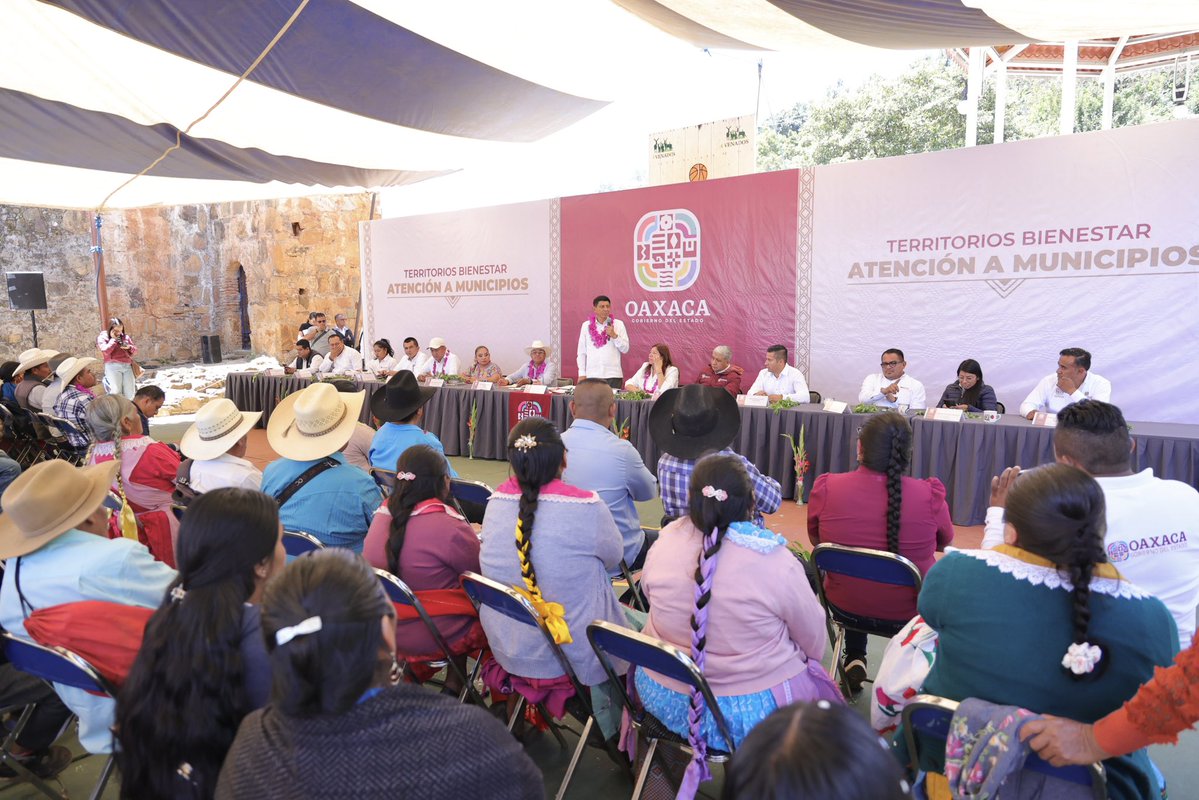 LA PRIMAVERA OAXAQUEÑA FLORECE CON BIENESTAR EN SAN PABLO CUATRO VENADOS

El Gobernador Salomón Jara Cruz (<a href="/salomonj/">Salomón Jara Cruz</a>) anunció las acciones que se llevarán a cabo en San Pablo Cuatro Venados, a través de la estrategia Atención a Municipios #TerritoriosBienestar. Esta comunidad