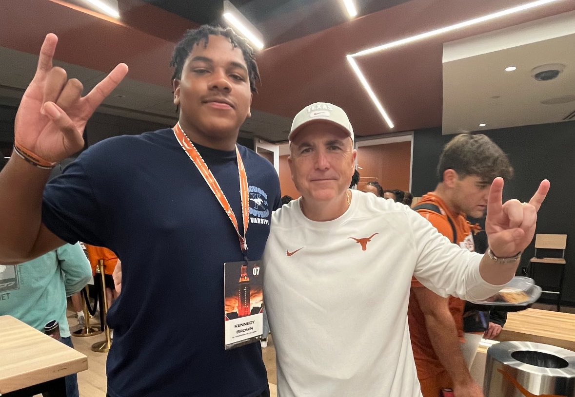InsideTexas's tweet image. NEW — Recruiting Humidor: Top 2027 Texas Target at Each Position
From @KavianBryant27, @JulianCaldwell_, @Only1_iscamara, @Kennedybrown75, @j8ylen_, @JOHN_MEREDITH2, and @JayquanSnell, the latest from each spot.
DETAILS, via @justinwells2424: on3.com/teams/texas-lo… (On3+)…
