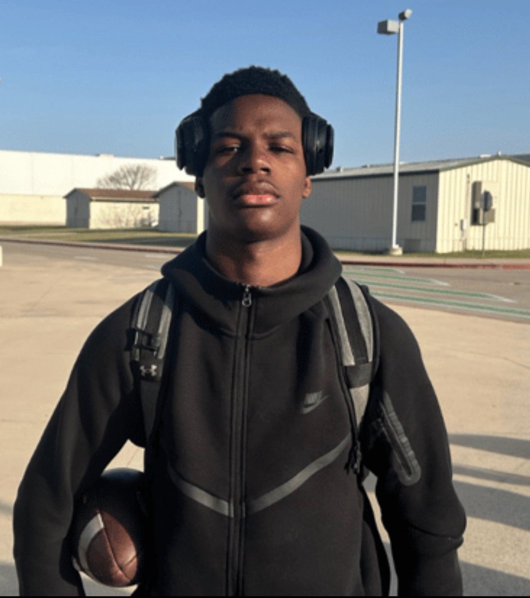 InsideTexas's tweet image. NEW — Recruiting Humidor: Top 2027 Texas Target at Each Position
From @KavianBryant27, @JulianCaldwell_, @Only1_iscamara, @Kennedybrown75, @j8ylen_, @JOHN_MEREDITH2, and @JayquanSnell, the latest from each spot.
DETAILS, via @justinwells2424: on3.com/teams/texas-lo… (On3+)…