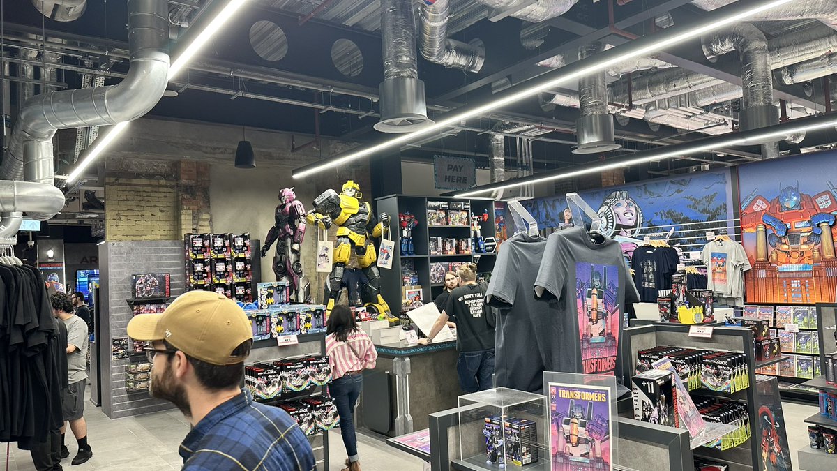 megapurrv's tweet image. Visited my current favourite store in London… blew a lot of money… tried to hold back but they were about to stock the new shirts with Soundwave towering over Battersea Powerstation…