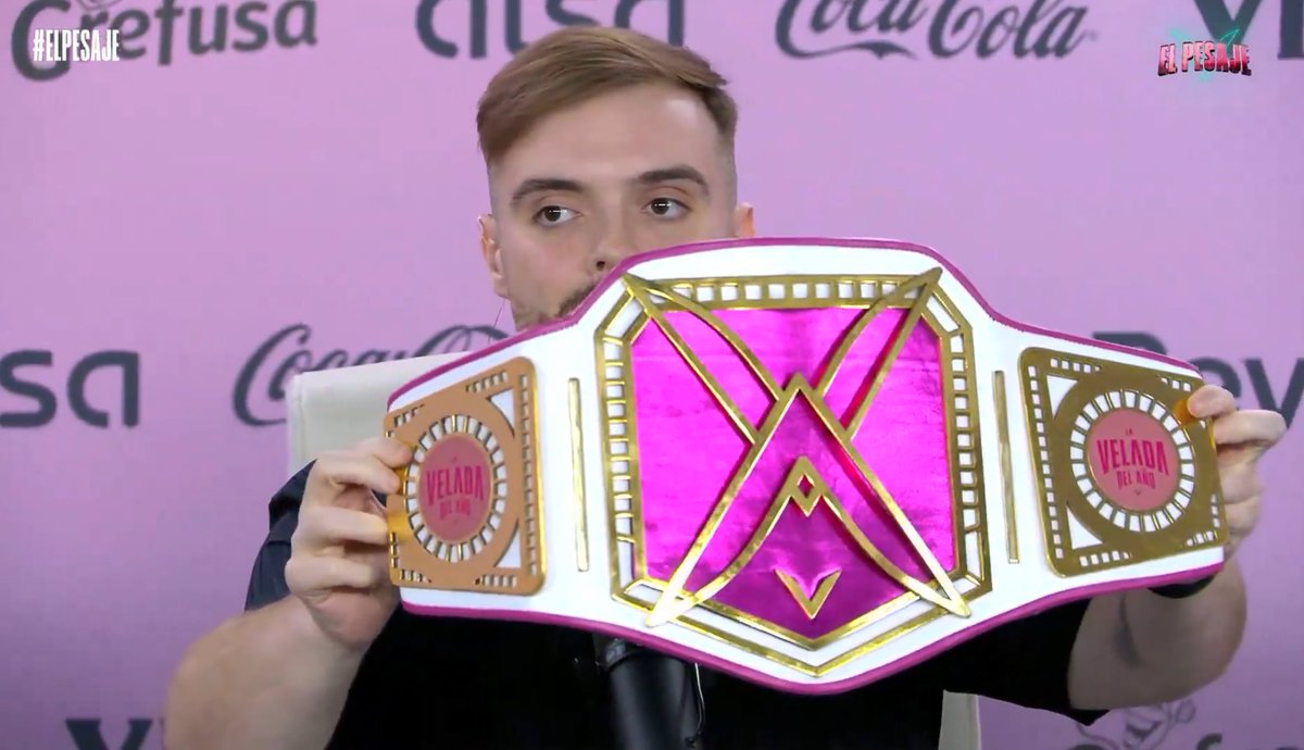 MiguelPerezWWE's tweet image. Los campeonatos de #LaVeladaDelAñoV están inspirados en el campeonato indiscutido de la #WWE que ahora mismo porta John Cena. ¿Qué te parece el diseño? 👊