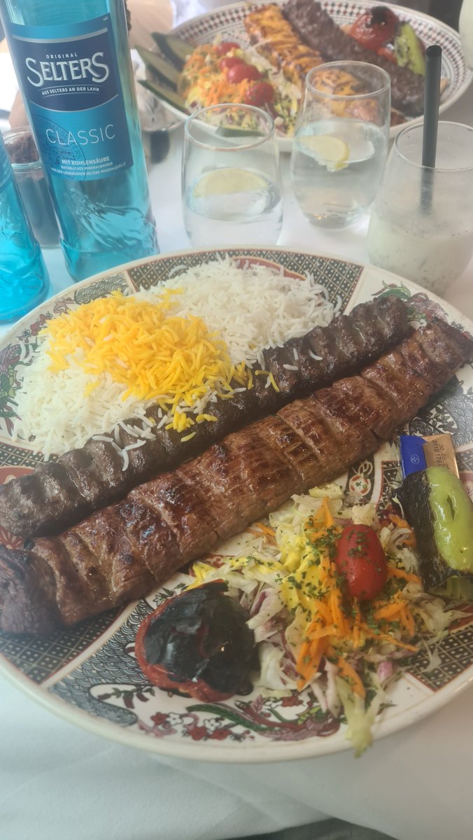 ThanksRolf's tweet image. You tell me persians eat like this all day?