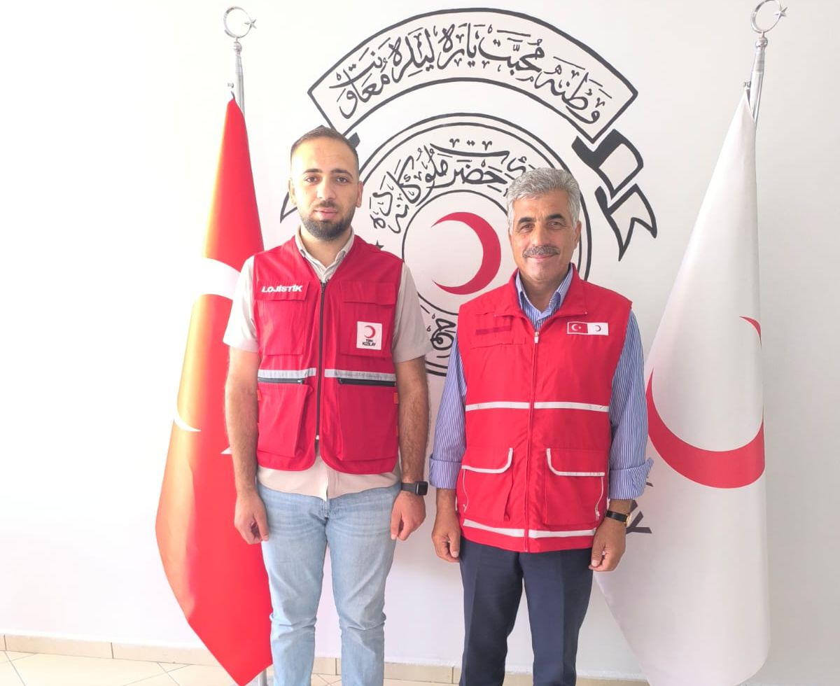 Kızılay Lojistik Şefi Bilal Rençber ve Şoför Mehmet Dağcı Erciş Kızılay Şubemizi ziyaret ederek Şube Başkanımız Kurbani Özdaş'a lojistik hakkında bilgilendirme yaptılar. Teşekkür ederiz. 🌙

<a href="/Kizilay/">Türk Kızılay</a> 
<a href="/FatmaMericYlmaz/">Prof. Dr. Fatma Meriç Yılmaz</a> 
<a href="/kurbaniozdas/">Kurbani Özdaş</a>