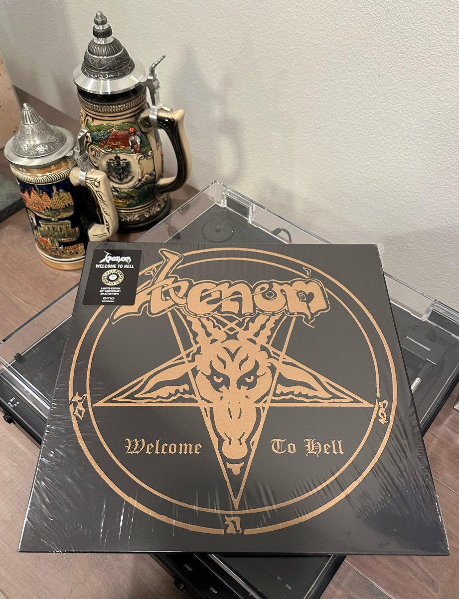 drrckbr's tweet image. Living low in a world of our own…
Venom - Welcome to Hell
🇬🇧
1981
#Venom